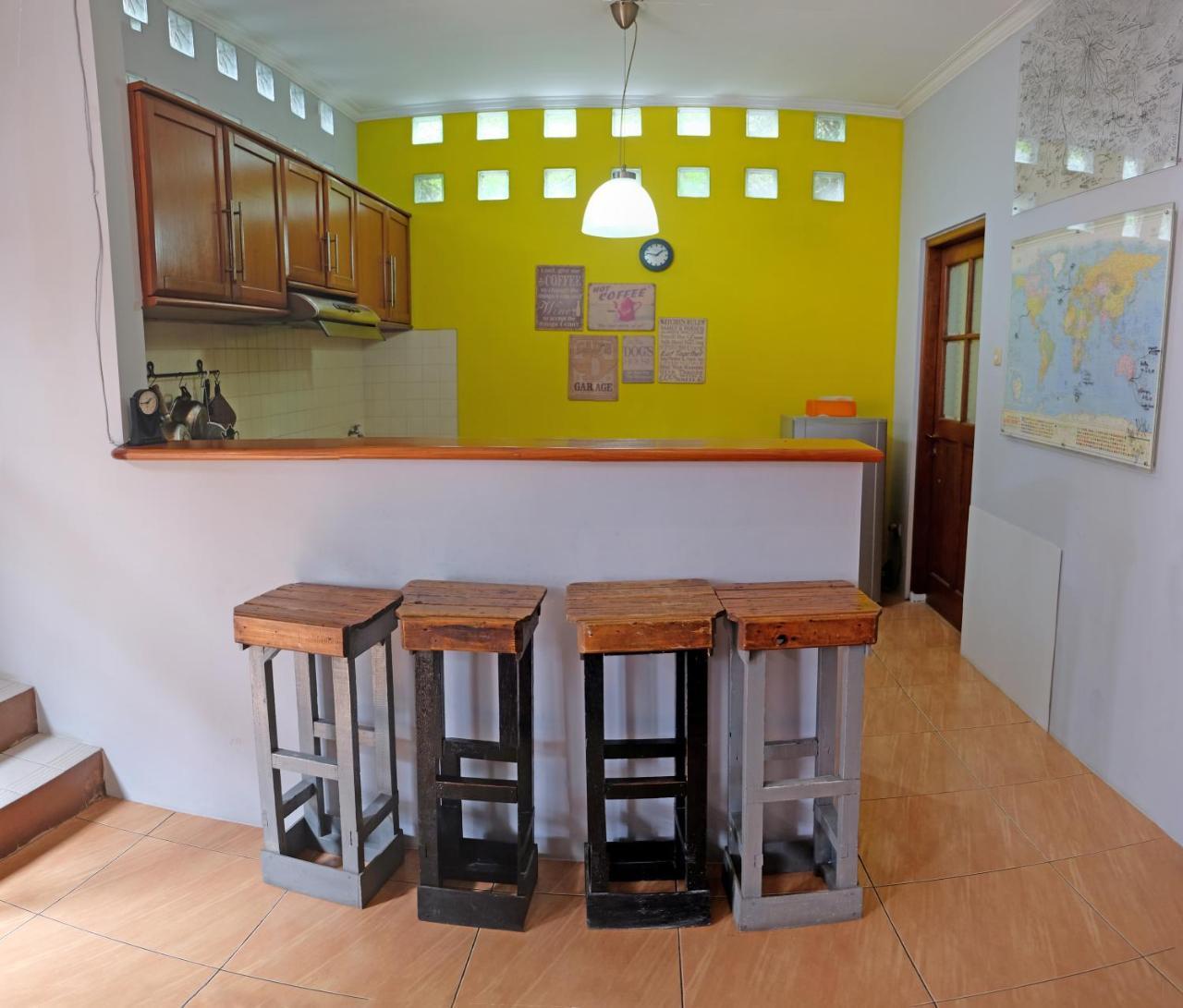 The Attic Bed & Breakfast บันดุง ภายนอก รูปภาพ